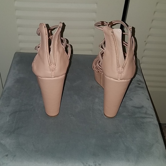 Spring time Wedge Sandals - Picture 3 of 5